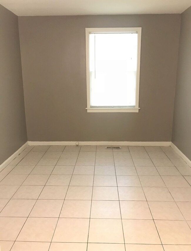 Building Photo - 617-617 N Broadway St