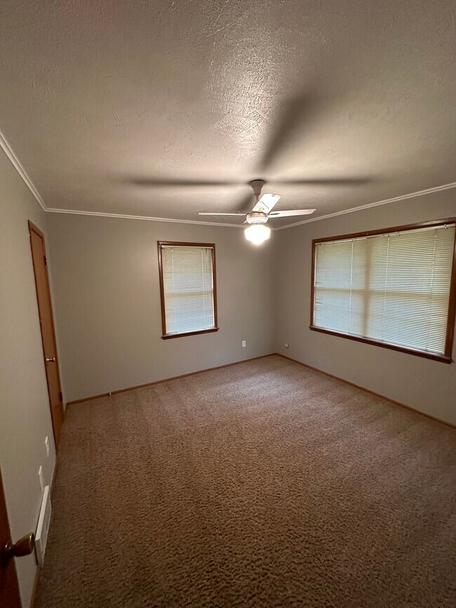 Building Photo - 332 Tullahoma Dr