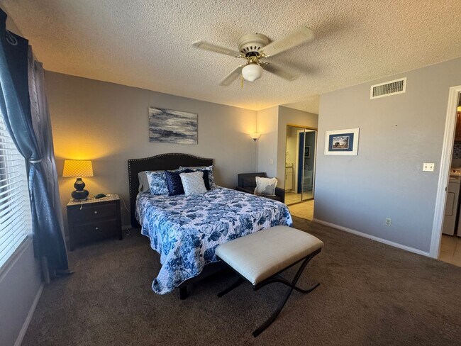 Building Photo - FURNISHED 2BR CONDO w/Utilities Water View Gated NO STAIRS