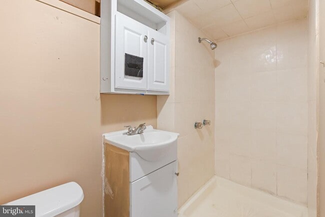 Building Photo - 443 Manor St