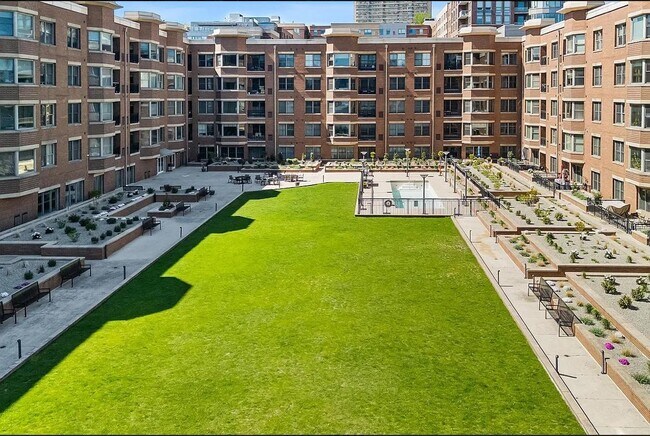 Building Photo - 20 Ave at Port Imperial