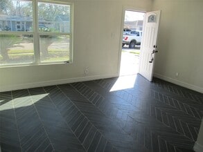 Building Photo - 1213 Trimm Ave