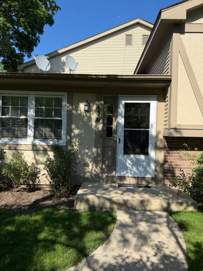 Building Photo - 136 Brookwood Ct
