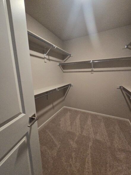 Building Photo - 4824 River Roads Dr