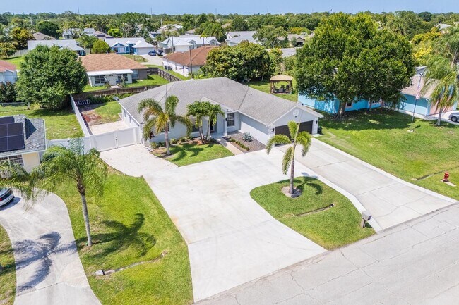 Building Photo - 249 SW Aubudon Ave