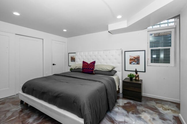 Building Photo - 16615 Walcliff Dr