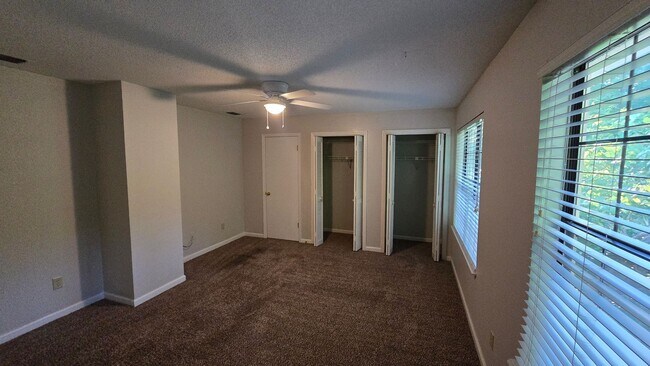 Building Photo - Beautiful Large home off of Mahan