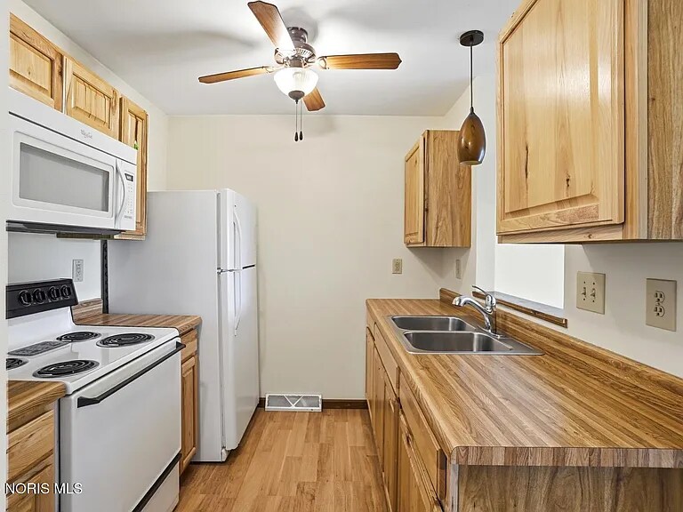 Building Photo - 711 Hart Ave