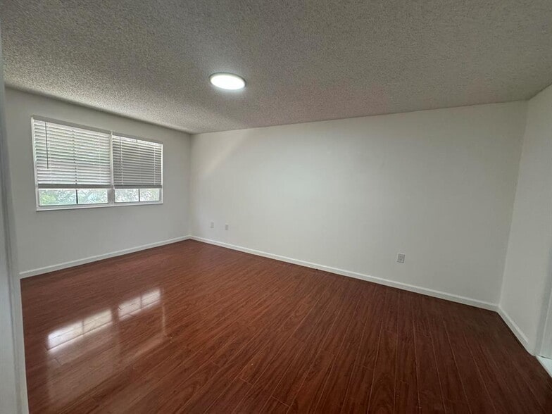 Building Photo - 4421 SW 72nd Ter