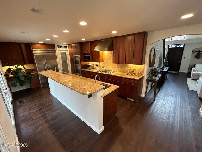 Building Photo - 655 E Riverview Cir