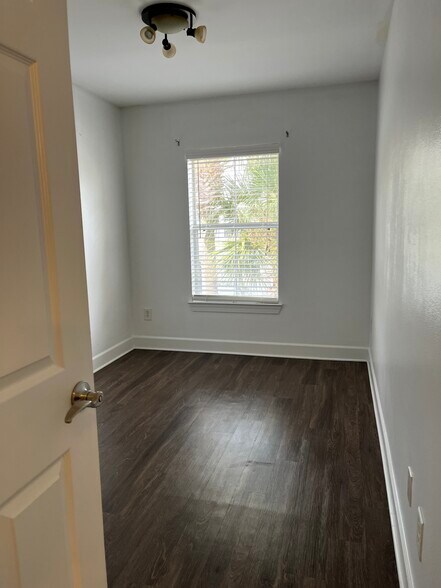 Building Photo - 77 Talon Ct