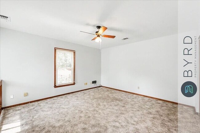 Building Photo - 5961 Sara Kay Dr