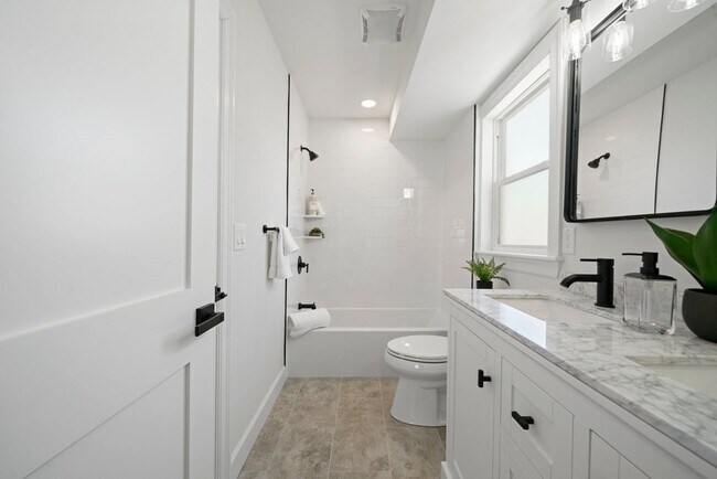 Building Photo - 19 Armory St