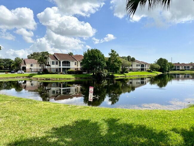 Building Photo - 815 Boynton Beach Blvd