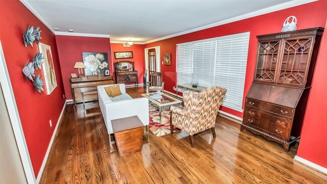 Building Photo - 7919 Montglen Dr