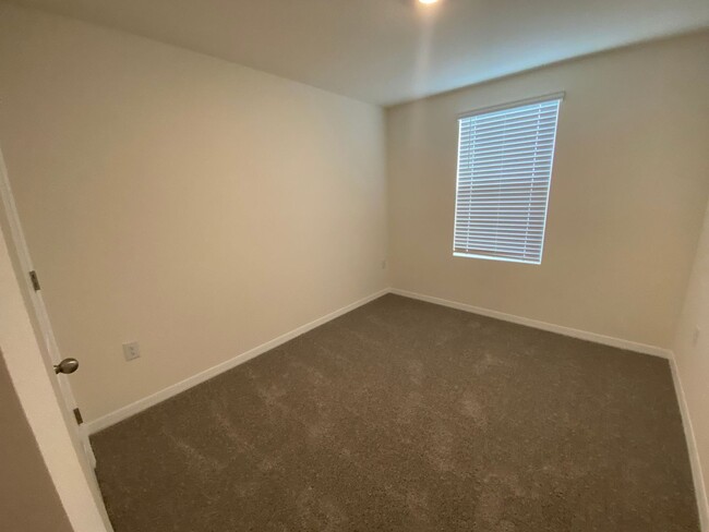 Building Photo - 3 Bedroom 2.5 Bath Townhouse in Harmony We...