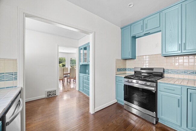 Building Photo - Stunning, remodeled rental in Historic Fra...