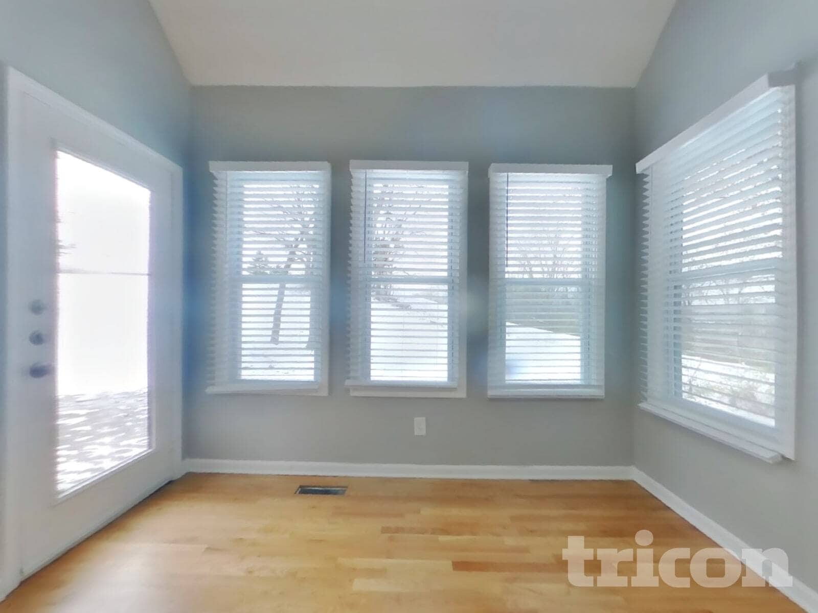 Building Photo - 302 E 123rd Terrace