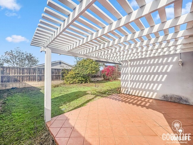 Building Photo - Nice 4B/2BA w/ Attached Garage & Fenced Yard