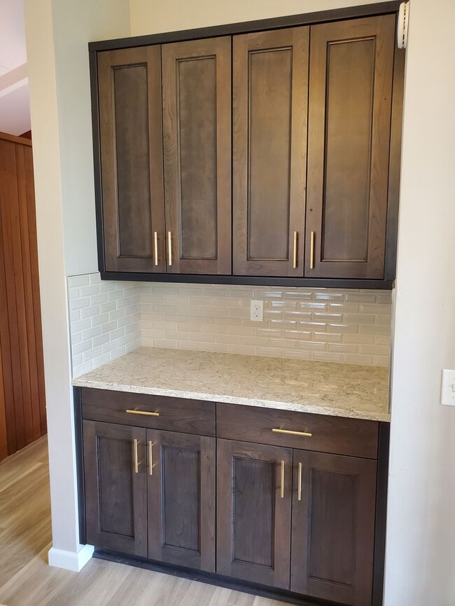 Building Photo - Modern Upgraded 3 bedroom Rambler