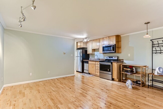 Building Photo - Location!!  Denver's Desirable Congress Pa...