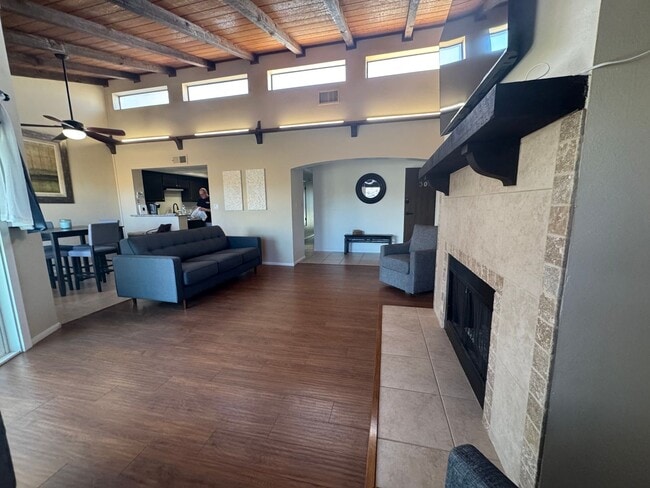 Building Photo - 1611 AZ-95