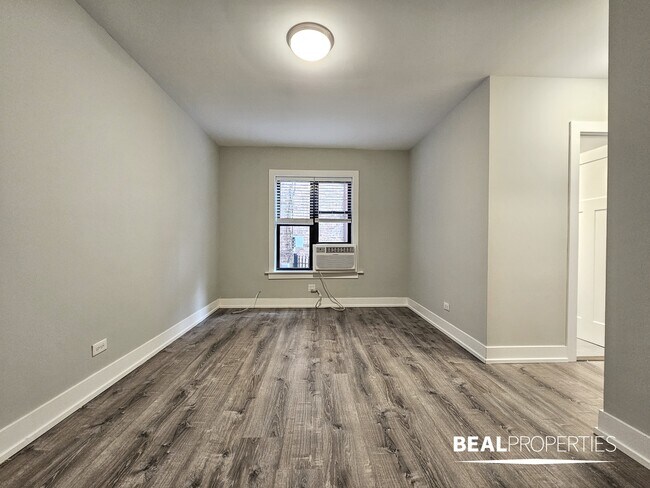 Building Photo - 429 W Belden Ave
