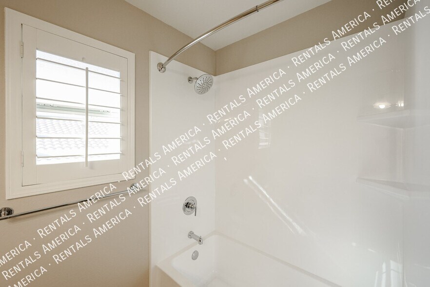 Building Photo - 1210 W Kelly Ln