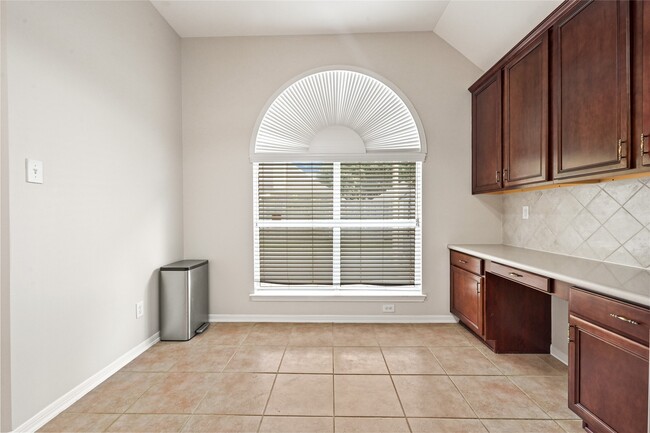 Building Photo - 17703 Riata Lk Dr