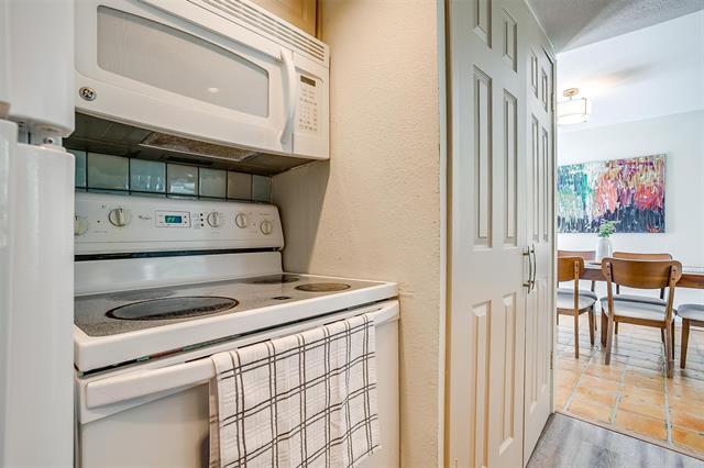 Building Photo - 2710 Douglas Ave