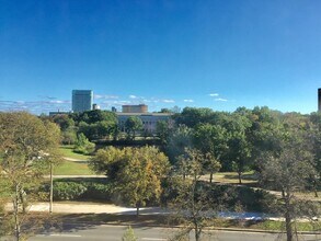 Building Photo - 85 Park Dr