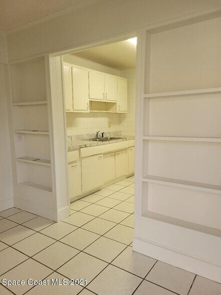 Built Ins - 18 North Ct