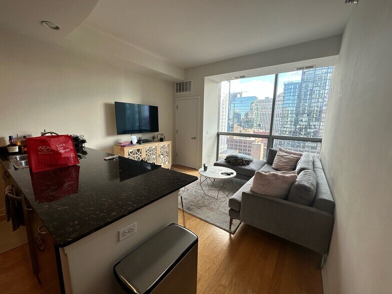 Building Photo - 303 W Ohio St