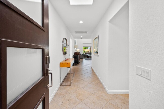 Building Photo - 73416 Mariposa Dr