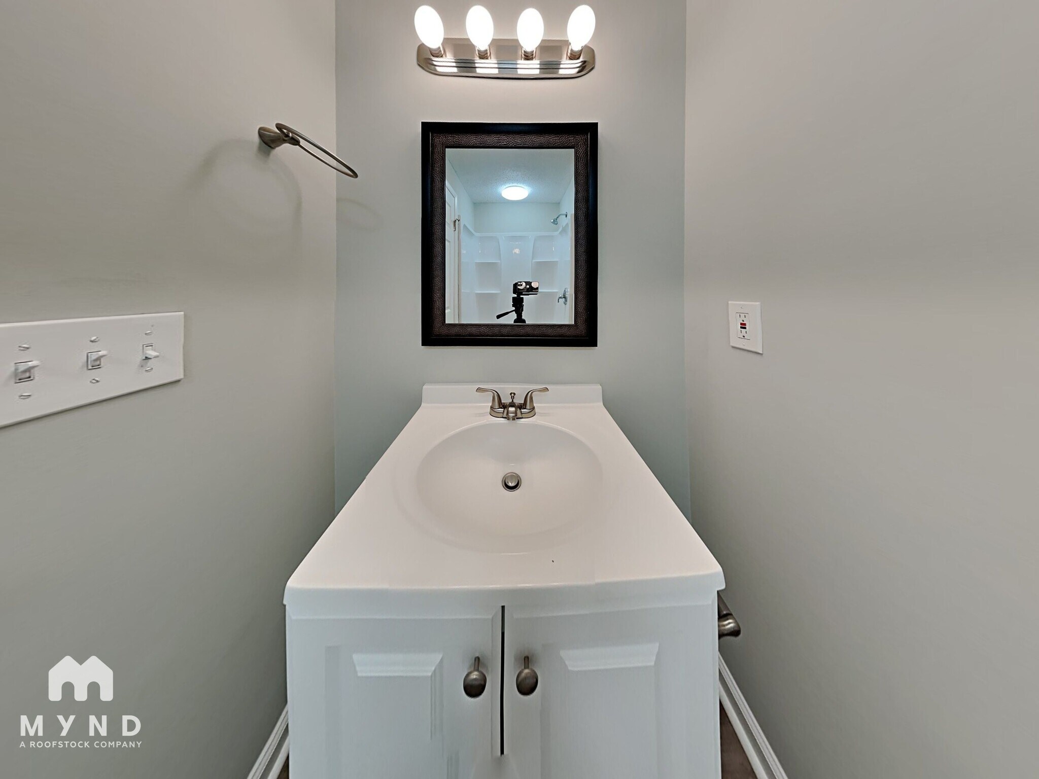 Building Photo - 6301 Ivory Palm Dr