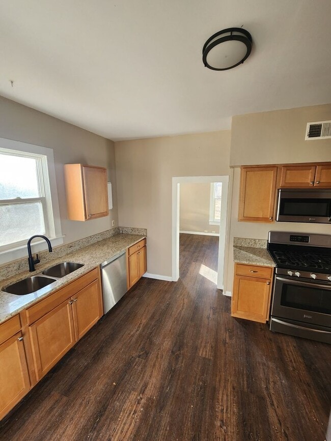 Building Photo - Boulder Open Space House