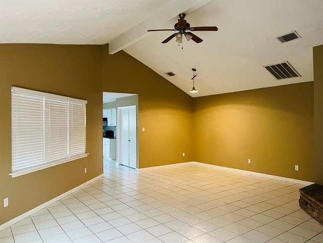 Building Photo - 16203 Ridgegreen Dr