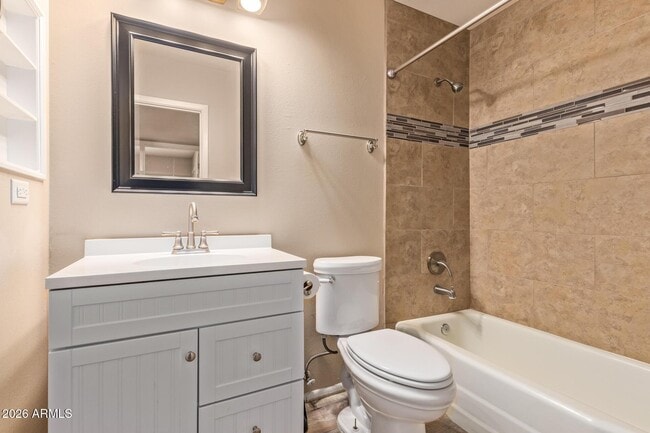 Building Photo - 312 E Hermosa Dr