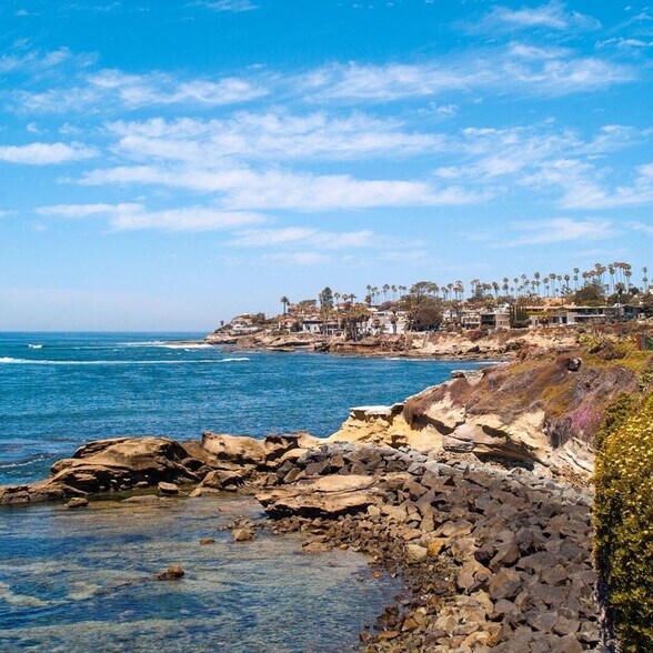 Building Photo - 2420 Torrey Pines Rd