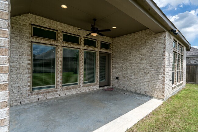 Building Photo - 15518 Lake Meridian Dr