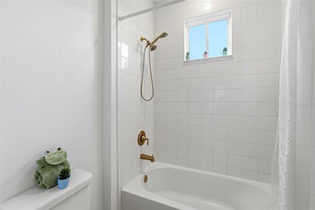 Building Photo - 1859 Treasure Cv