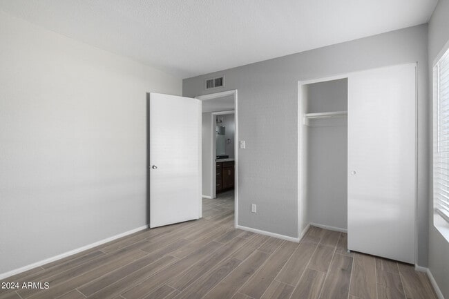 Building Photo - 7249 W Medlock Dr