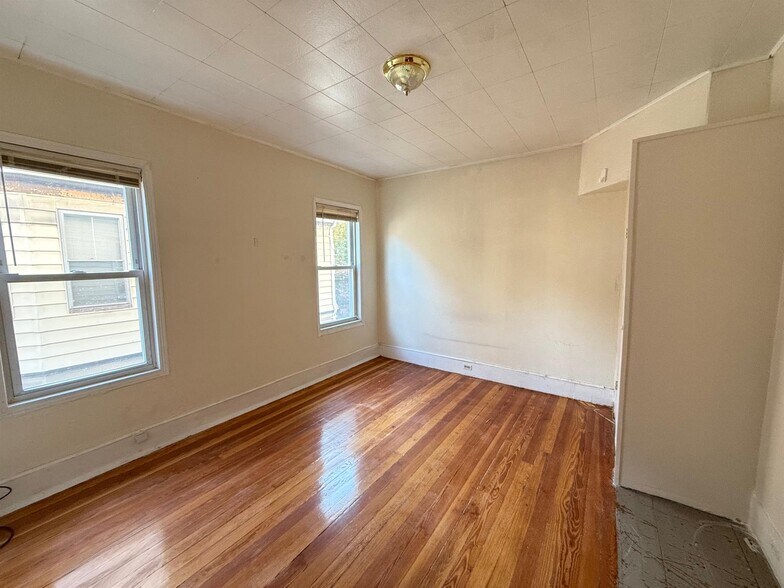 Building Photo - 13 Waterhouse St