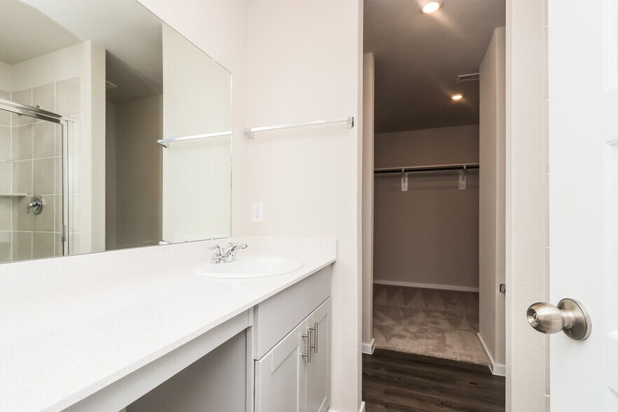 Building Photo - 530 Dalloway St