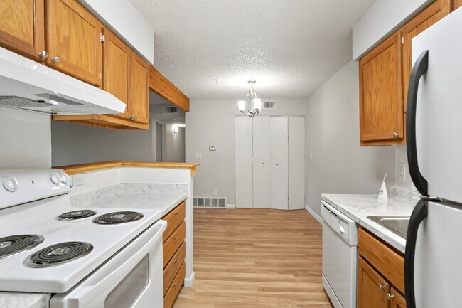 Building Photo - Great Two Bedroom Home with Fireplace