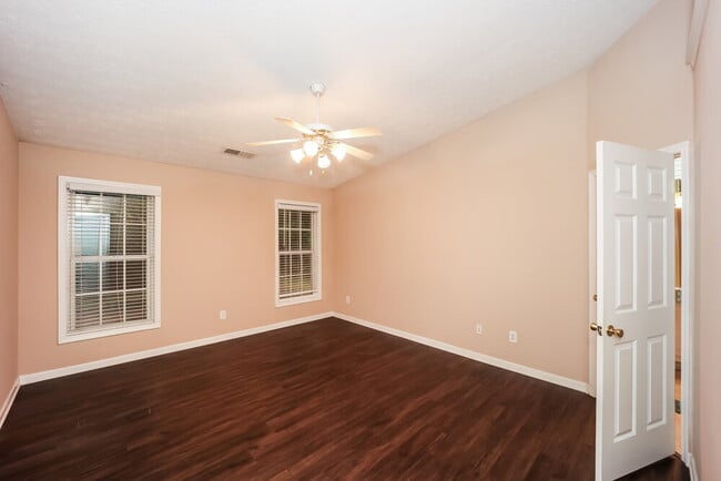 Building Photo - 75 Bellaire Ln