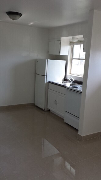 Building Photo - 325 Kenilworth Blvd