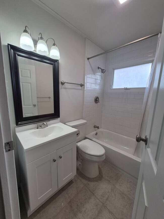 Building Photo - Fully remodeled 3 bedroom home!