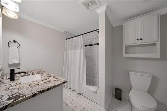 Building Photo - 5592 Colton Dr NE