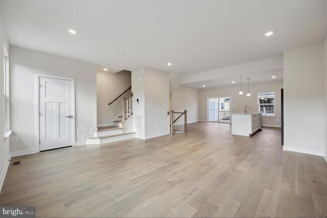 Building Photo - 223 Avalon Dr